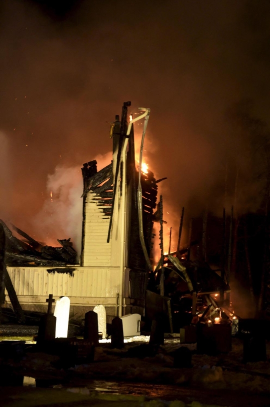 Malam Paskah, gereja berusia 230 tahun dibakar orang