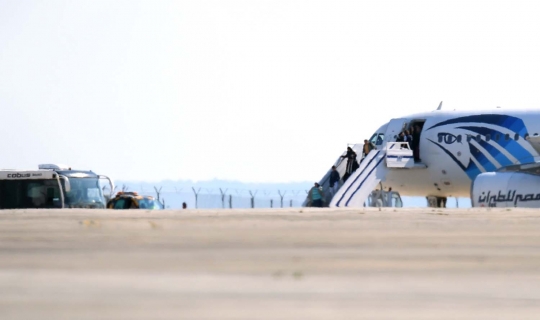 Wajah syok penumpang EgyptAir pasca-disandera di Siprus