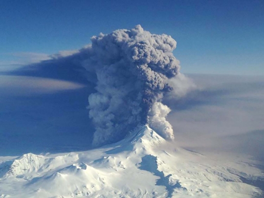 Menyaksikan dahsyatnya letusan Gunung Pavlof di Alaska
