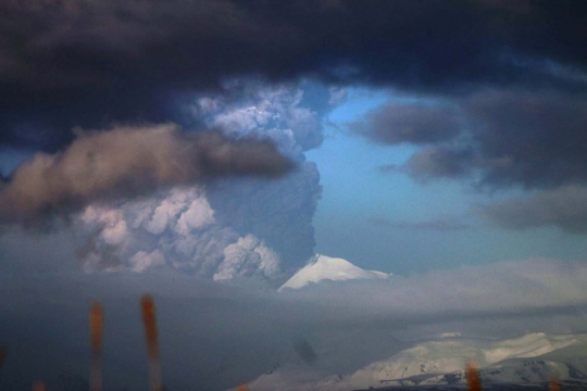 Menyaksikan dahsyatnya letusan Gunung Pavlof di Alaska