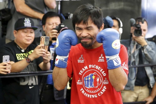 Manny Pacquiao pamer pukulan keras jelang tarung lawan Tim Bradley