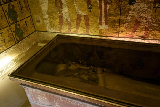 Melihat lebih dekat sarkofagus emas Firaun Tutankhamun