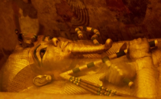 Melihat lebih dekat sarkofagus emas Firaun Tutankhamun