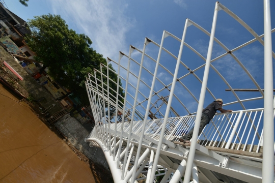 JPO Sungai Ciliwung di Pasar Rumput rampung seminggu lagi