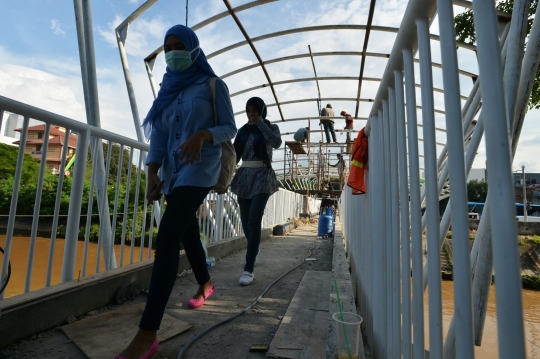 JPO Sungai Ciliwung di Pasar Rumput rampung seminggu lagi