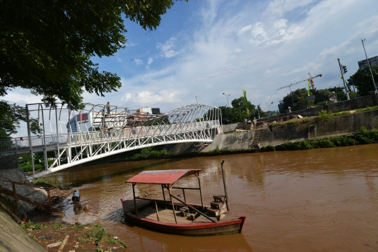 JPO Sungai Ciliwung di Pasar Rumput rampung seminggu lagi