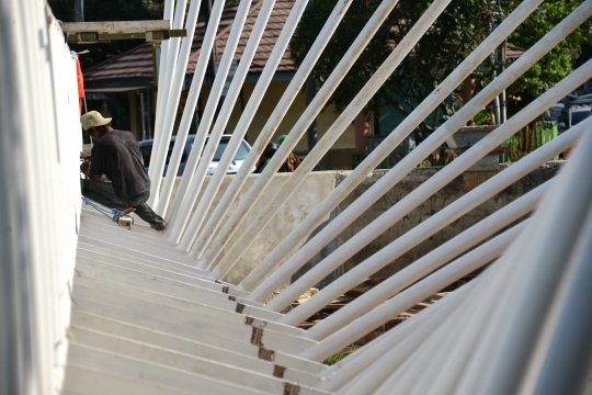 JPO Sungai Ciliwung di Pasar Rumput rampung seminggu lagi