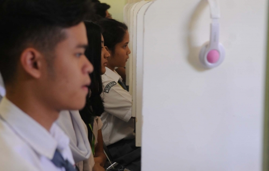 Hari pertama ujian nasional berbasis komputer di SMAN 70