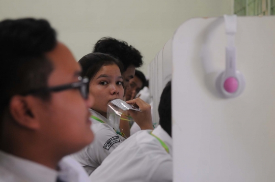 Hari pertama ujian nasional berbasis komputer di SMAN 70