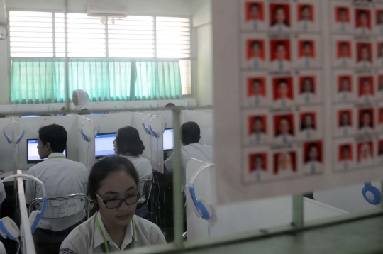 Hari pertama ujian nasional berbasis komputer di SMAN 70