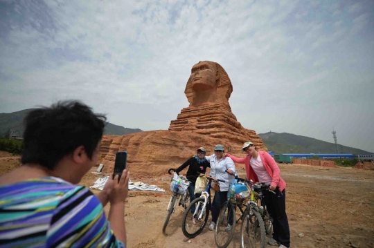 Diprotes Mesir, Sphinx tiruan buatan China ini dihancurkan