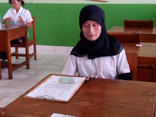 Semangat nenek 56 tahun ikuti Ujian Nasional paket C