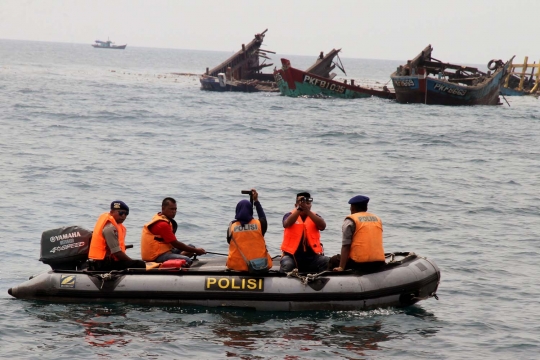Melihat lebih dekat peledakan kapal maling ikan di perairan Aceh