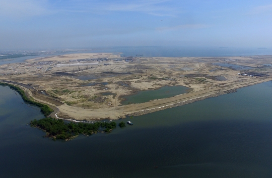 Melihat pembangunan pulau reklamasi di Pantai Utara Jakarta