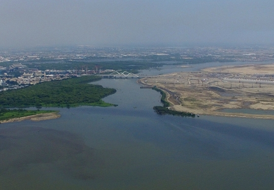 Melihat pembangunan pulau reklamasi di Pantai Utara Jakarta