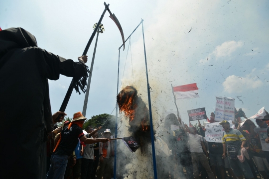 Demo nelayan di Istana berujung bentrok dengan polisi