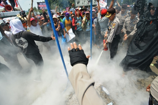 Demo nelayan di Istana berujung bentrok dengan polisi