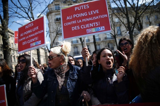 Aksi PSK di Paris demo RUU prostitusi