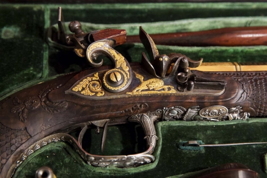 Fantastis, sepasang pistol abad ke-19 ini dilelang Rp 52 miliar