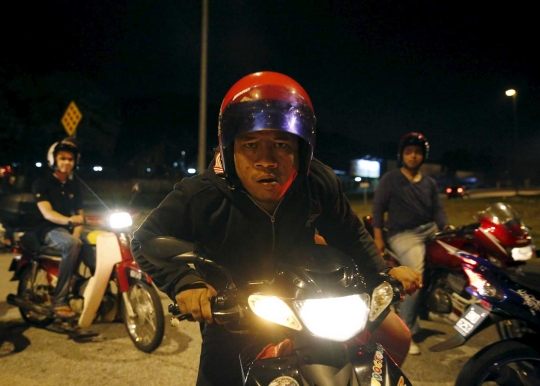 Geliat 'Mat Rempit' trek-trekan di tengah malam