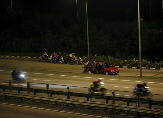 Geliat 'Mat Rempit' trek-trekan di tengah malam