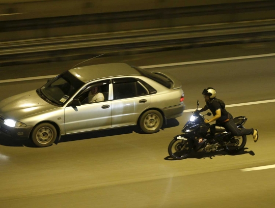 Geliat 'Mat Rempit' trek-trekan di tengah malam