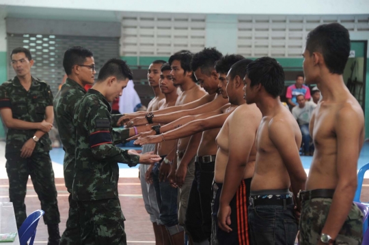 Lotre di Thailand ini bikin deg-degan, yang kalah ikut wajib militer