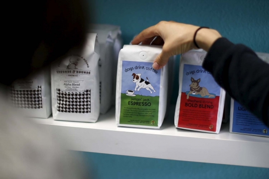 Mengunjungi uniknya kafe anjing pertama di Los Angeles