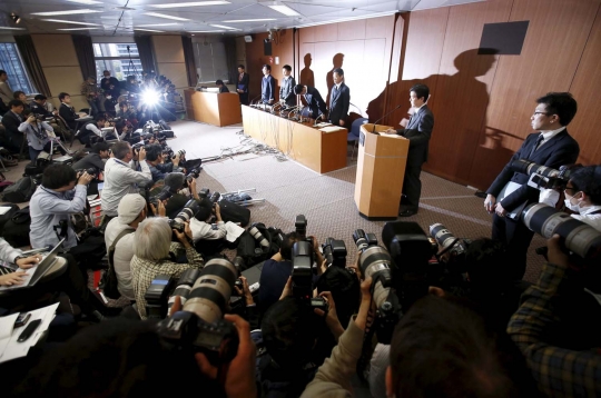 Terlibat skandal judi, pebulu tangkis Jepang menangis di depan umum