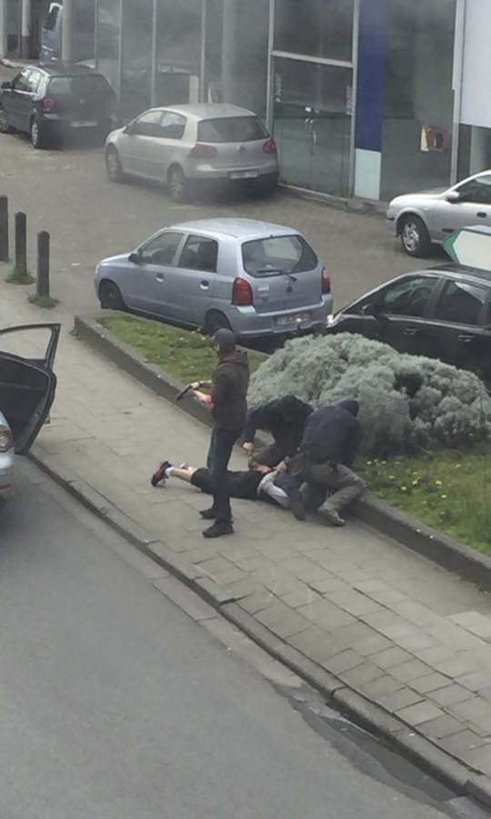 Momen penangkapan otak Teror Paris oleh polisi Belgia