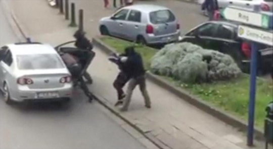 Momen penangkapan otak Teror Paris oleh polisi Belgia