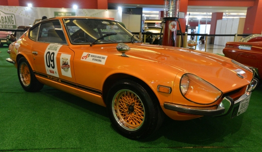 Deretan mobil antik warnai ajang IIMS 2016