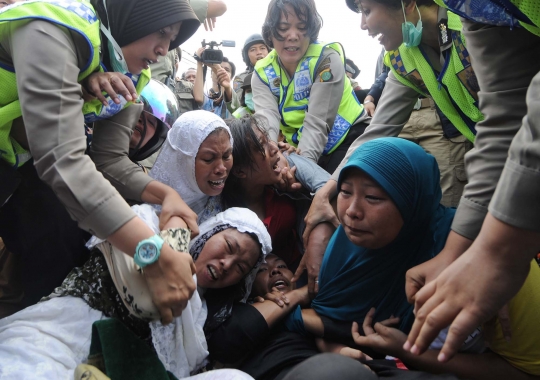 Tangisan histeris ibu-ibu warnai penggusuran Pasar Ikan