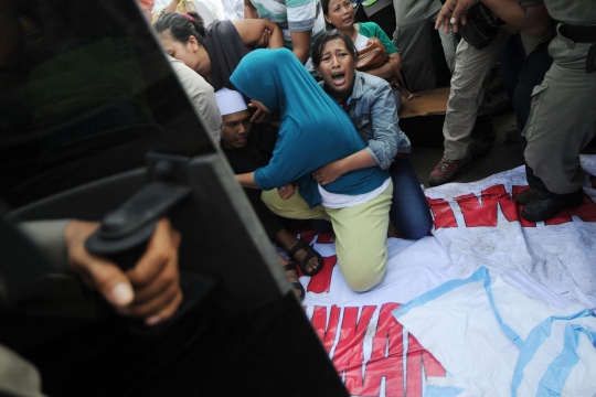 Tangisan histeris ibu-ibu warnai penggusuran Pasar Ikan