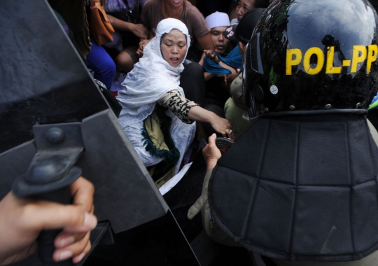 Tangisan histeris ibu-ibu warnai penggusuran Pasar Ikan