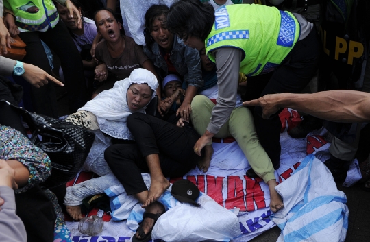 Tangisan histeris ibu-ibu warnai penggusuran Pasar Ikan