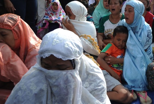 Tangisan histeris ibu-ibu warnai penggusuran Pasar Ikan