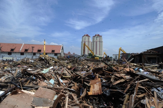 Korban penggusuran Pasar Ikan bertahan di atas perahu