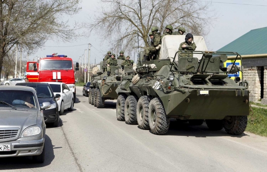 Rusia turunkan tank usai serangan bom di kantor polisi