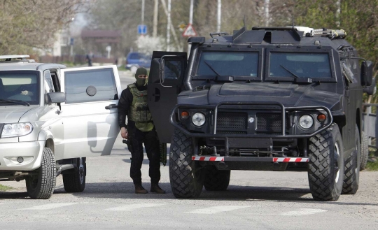 Rusia turunkan tank usai serangan bom di kantor polisi