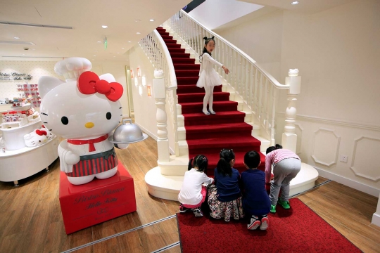 Menengok uniknya restoran ala 'Hello Kitty' pertama di China