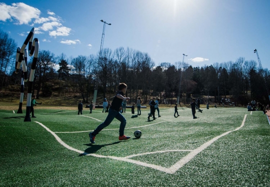Uniknya Puckelboll, permainan sepak bola di lapangan bergelombang