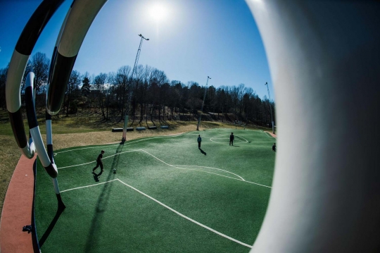 Uniknya Puckelboll, permainan sepak bola di lapangan bergelombang