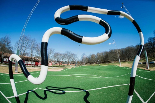 Uniknya Puckelboll, permainan sepak bola di lapangan bergelombang