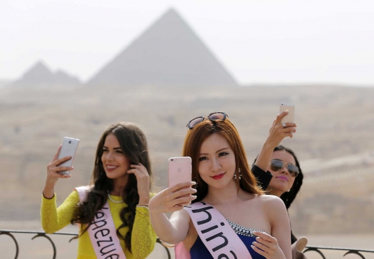 Intip kecantikan kontestan Miss ECO Universe saat berselfie ria
