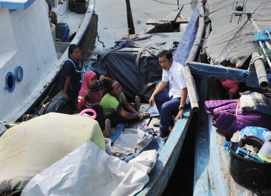 Meratapi korban gusuran Pasar Ikan tetap bertahan di perahu