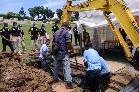 Pembongkaran makam siswi SD Global Sevilla yang tewas tenggelam