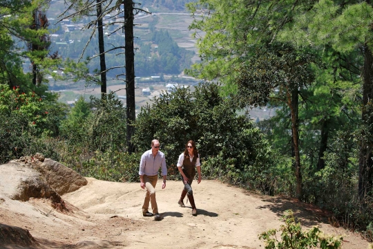 Kemesraan Pangeran William & Kate Middleton mendaki ke Paro Taktsang