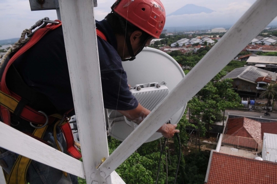 Melihat tugas mendebarkan cara perawatan jaringan menara BTS