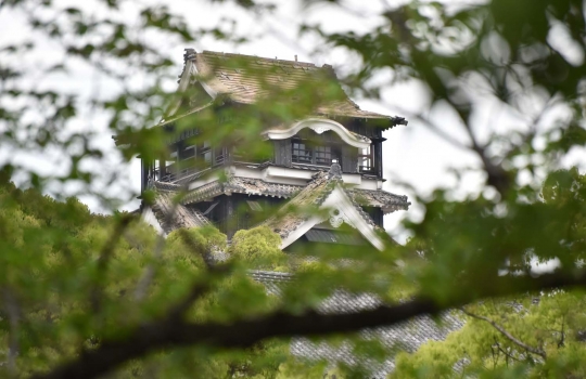 Penampakan istana bersejarah Jepang hancur diguncang gempa